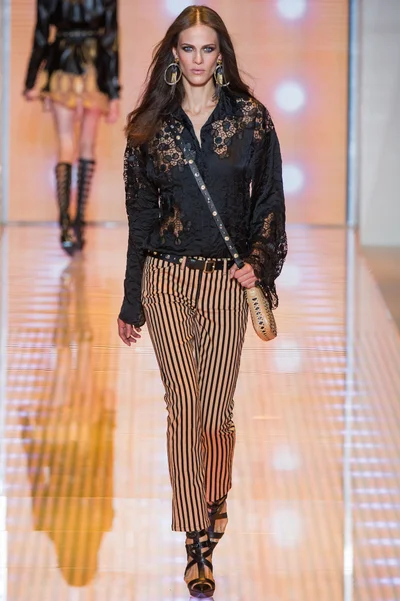 Look 14